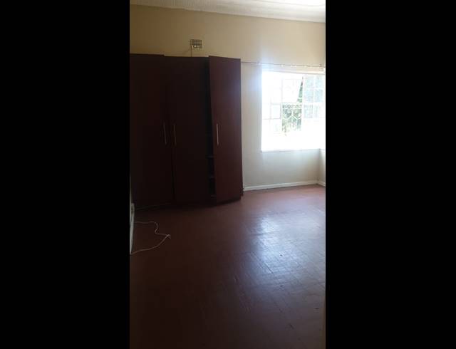 1 bed property to rent in HIGHLANDS NORTH